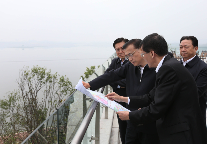 ���ǿ25���ڳɶ��츮��������߳��εĳɶ���ѧ�ǡ��ɶ���ѧ�Ǵ�һƬ�ĵذεض���δ���������¼������²�ҵ����ҵ̬�ľۼ���������˵������ѧ�ǵ���ͼ�Ѿ���ͣ���ܻ����γɣ�����Ҫ���¾��ú��������¶�����չ���������Ĵ���չ�����档