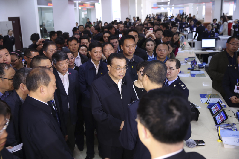 ���ǿ25�տ����Ű�������������ģ�ϸ�ʴ�ѧ����ҵ�����˼���ҵ���Ͻ��ҵ��������������ҵע��ǼǴ��ڣ�������ѯ��֤��һʵʩ���µǼ���ҵ��Ŀ���������ǰ�����µ���ҵ����������Ӫ�����ĸ����Ӱ�죬Ҫ���˰�͵�˰������ԱЭ��ȷ��������ҵ˰��ֻ��������