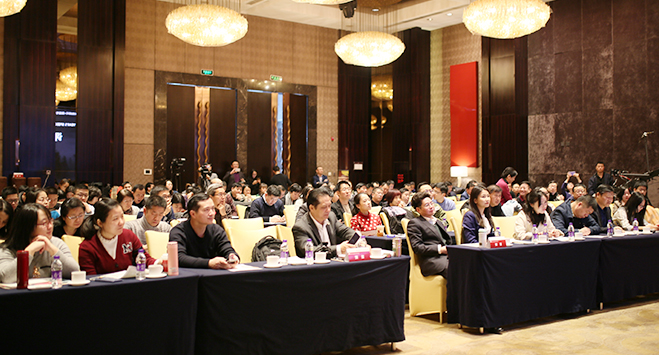 新年演讲:聚焦三大热点话题